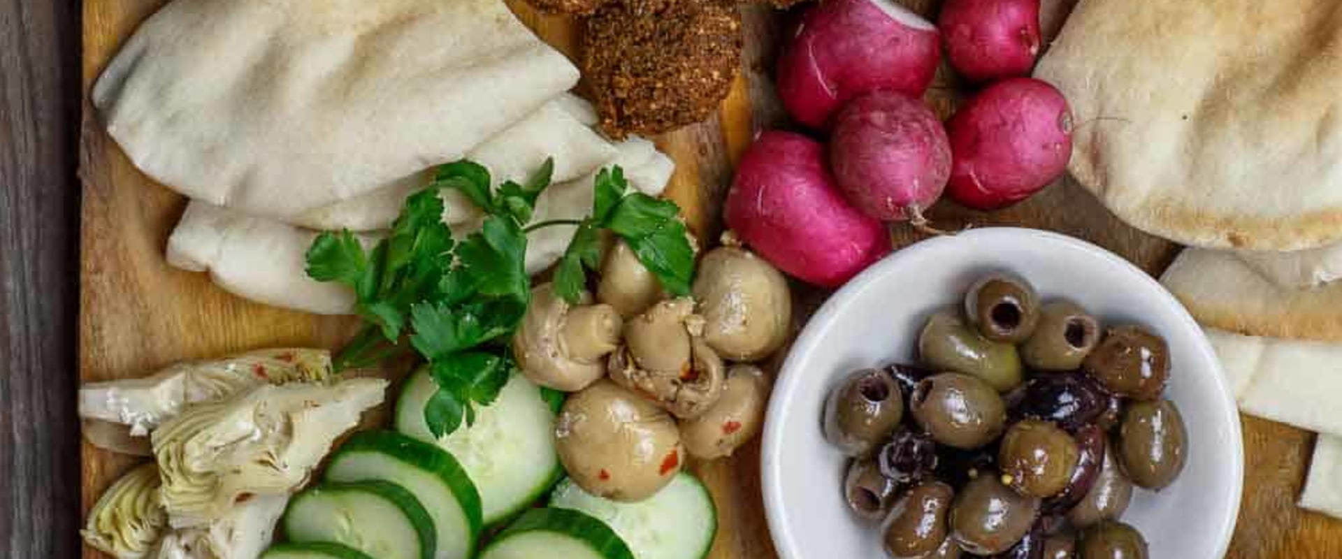 What do i eat for breakfast on a mediterranean diet?